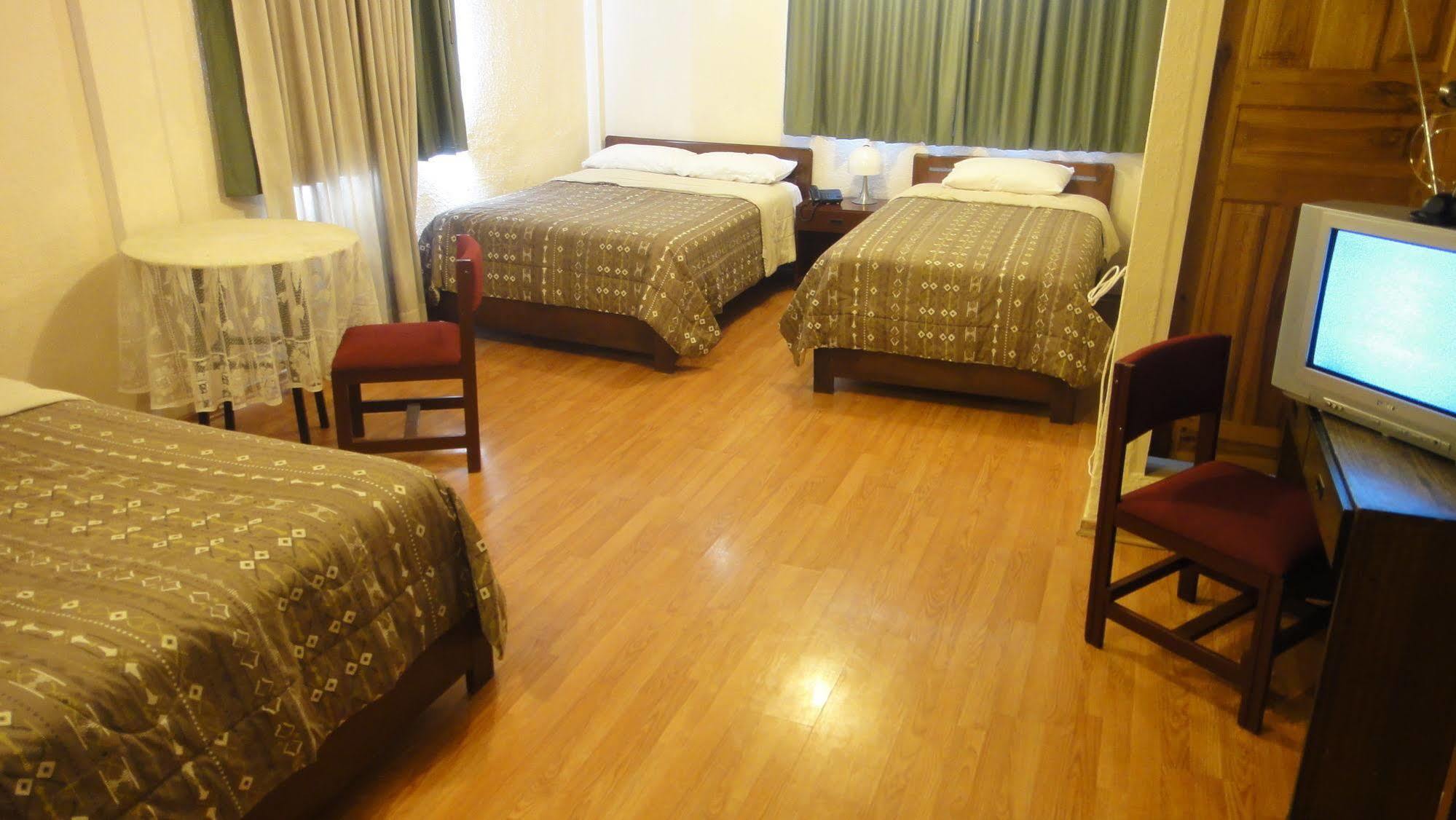 Alston Inn Hotel Кіто Екстер'єр фото